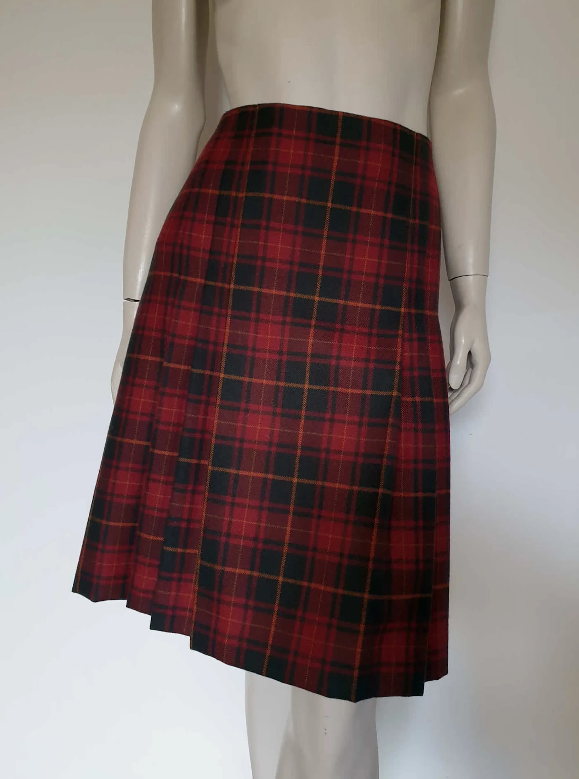 Classic Brooks Brothers Red Plaid Pleated Wool Skirt - M