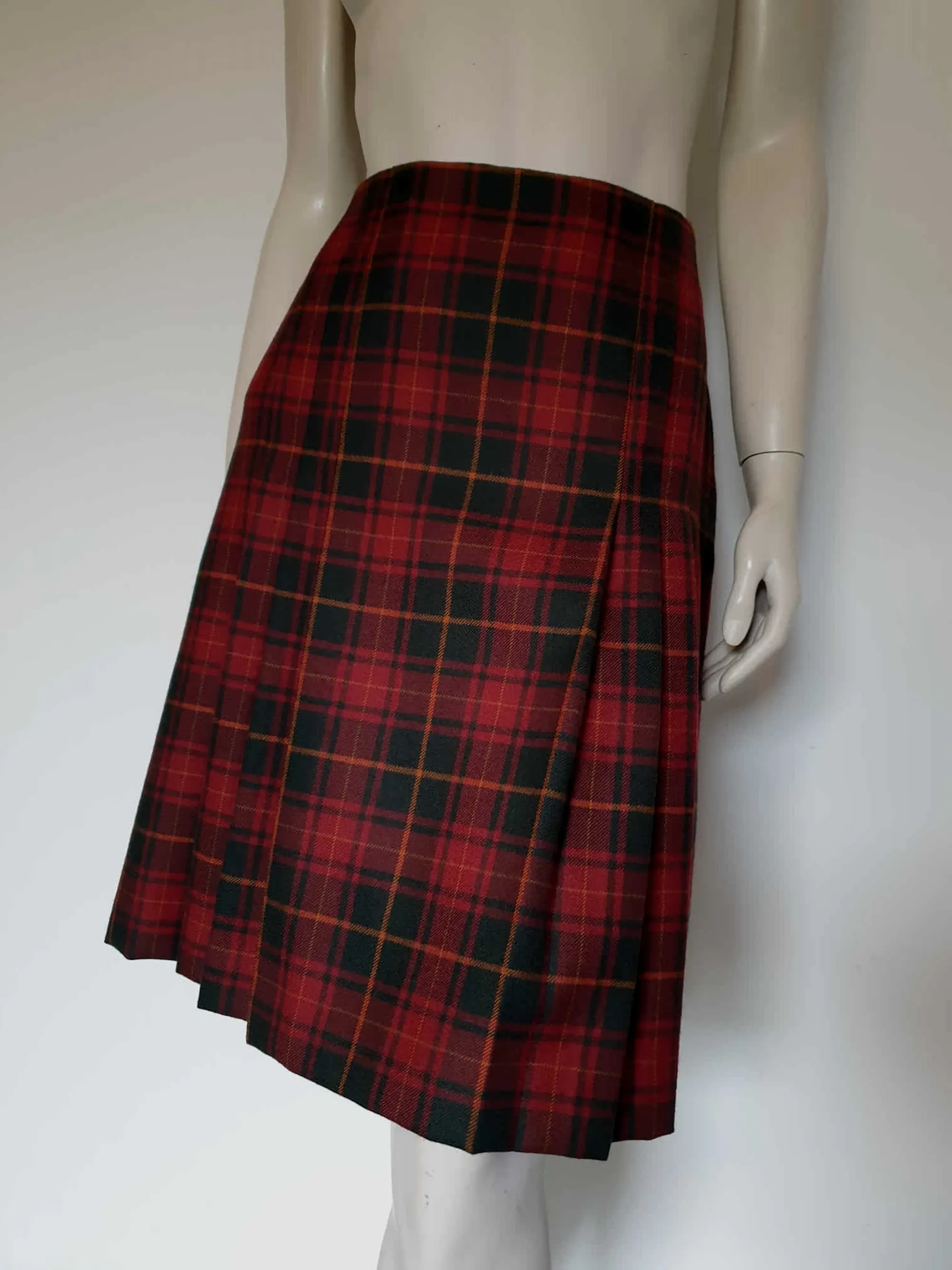 Classic Brooks Brothers Red Plaid Pleated Wool Skirt - M