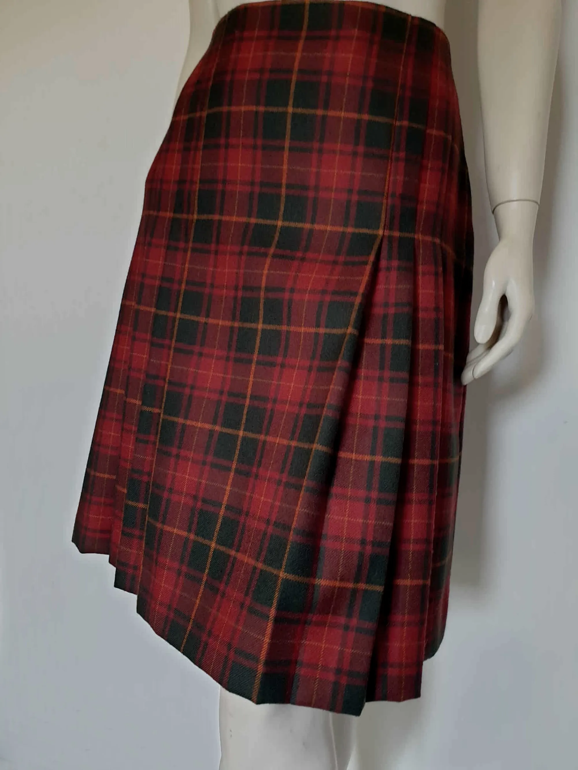 Classic Brooks Brothers Red Plaid Pleated Wool Skirt - M